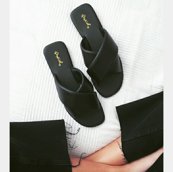 🚨//The Florence// Black vegan leather Sandal - Picture 3 of 8